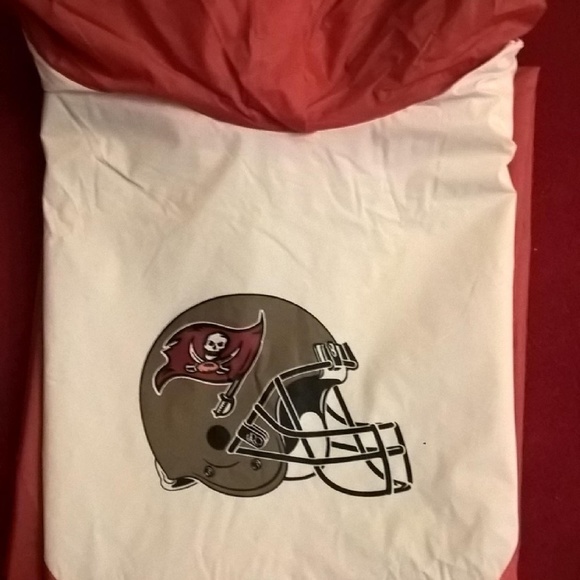 Last One Adult TAMPA BAY BUC"S PVC RAIN PANCHO - Picture 2 of 8